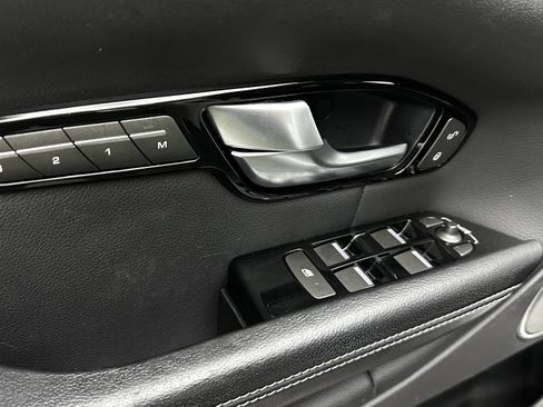 Used 2017 Land Rover Range Rover Evoque SE Premium image 13
