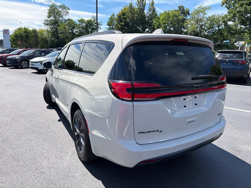 Used 2021 Chrysler Pacifica Touring-L w/ S Appearance Package AWD/4WD image 7