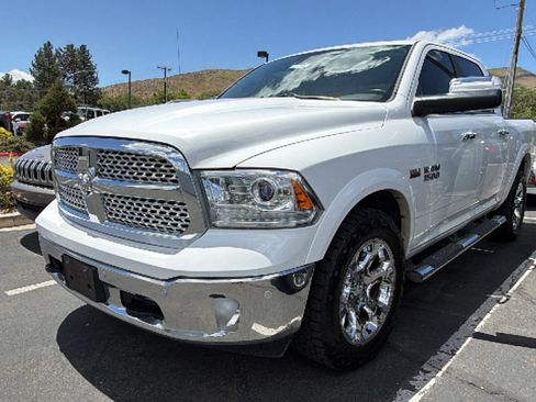 Used 2014 RAM 1500 Laramie w/ Convenience Group AWD/4WD image 4
