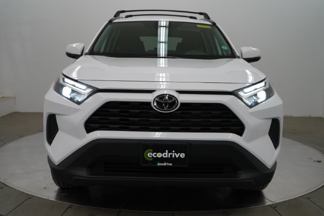 Used 2025 Toyota RAV4 XLE AWD/4WD image 2