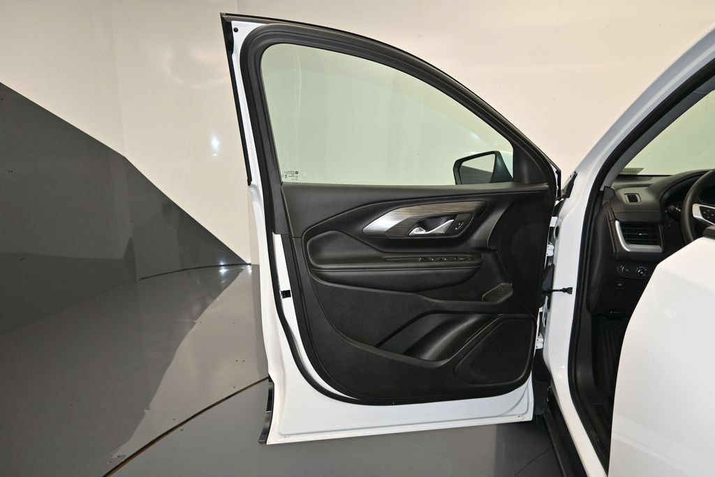 Used 2024 GMC Terrain SLE FWD image 10