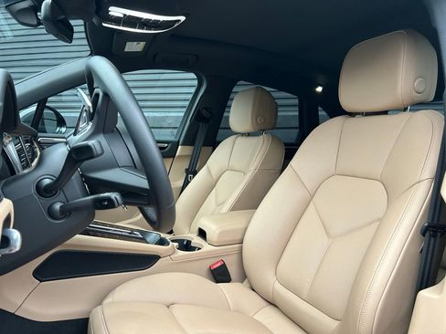 Certified 2026 Porsche Macan image 18