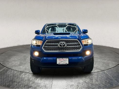 Used 2017 Toyota Tacoma TRD Sport image 2