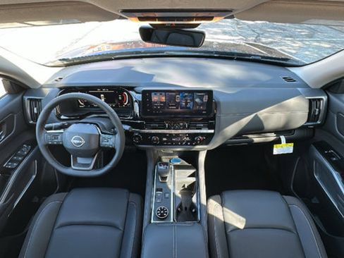 New 2026 Nissan Pathfinder SL image 11