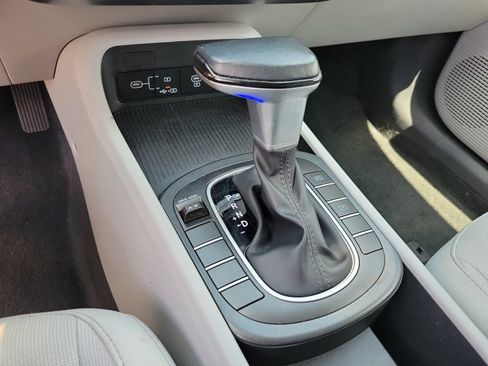 Used 2025 Hyundai Kona SEL FWD image 12