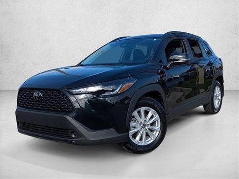 Certified 2024 Toyota Corolla Cross LE image 1