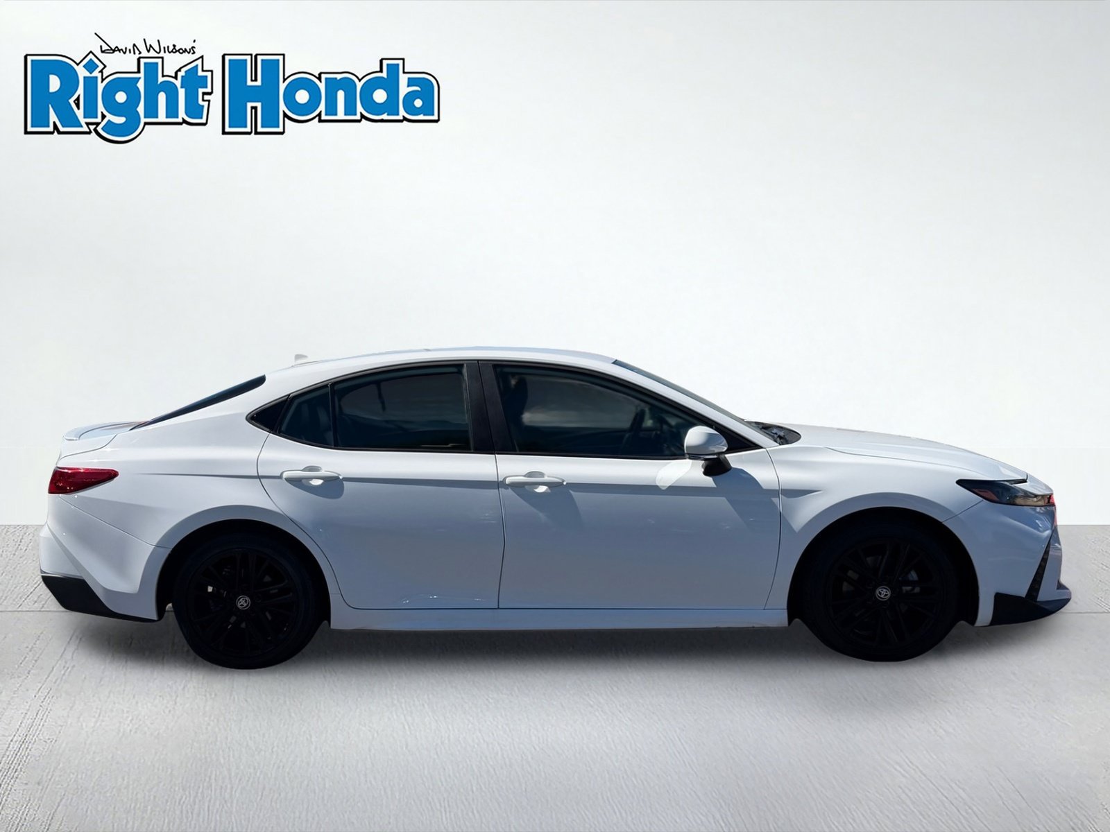 Used 2025 Toyota Camry SE FWD image 8