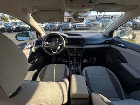 Used 2024 Volkswagen Taos SE image 10