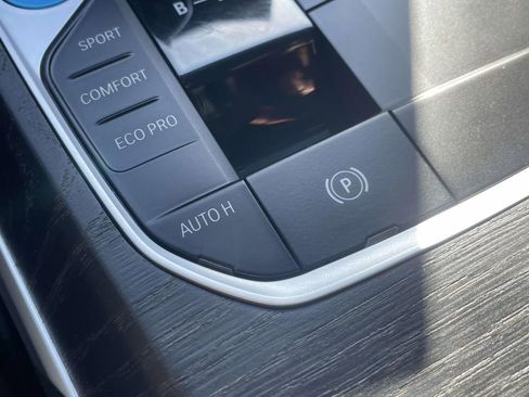 Used 2023 BMW i4 eDrive40 w/ M Sport Package image 8