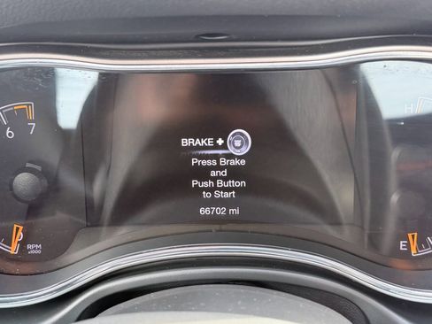 Used 2021 Jeep Grand Cherokee Laredo X image 9