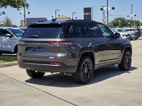 Used 2025 Jeep Grand Cherokee Limited w/ Trailer Tow Package AWD/4WD image 4