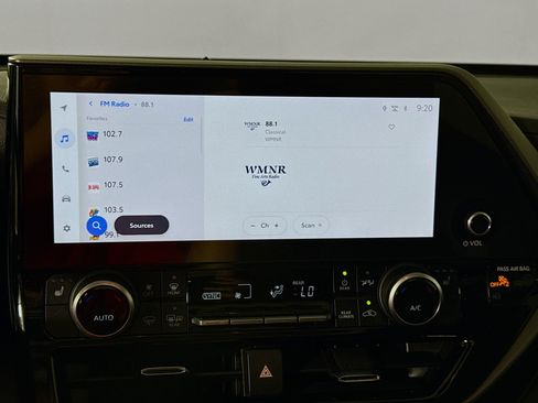 Certified 2024 Toyota Highlander XLE AWD/4WD image 15
