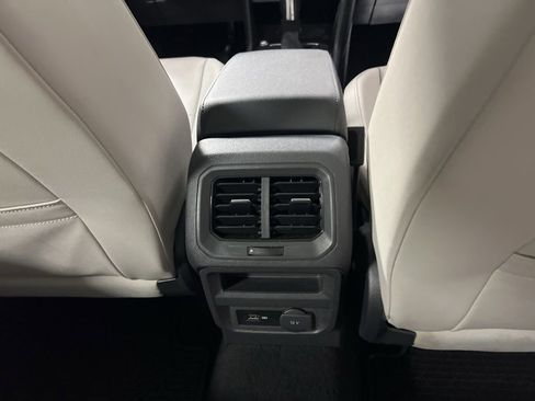 Used 2019 Volkswagen Tiguan SE image 13