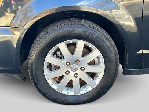 Used 2015 Chrysler Town & Country Touring image 10