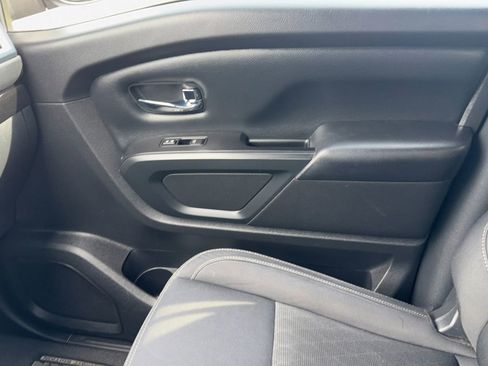 Used 2019 Nissan Titan SV w/ SV Convenience Package image 24