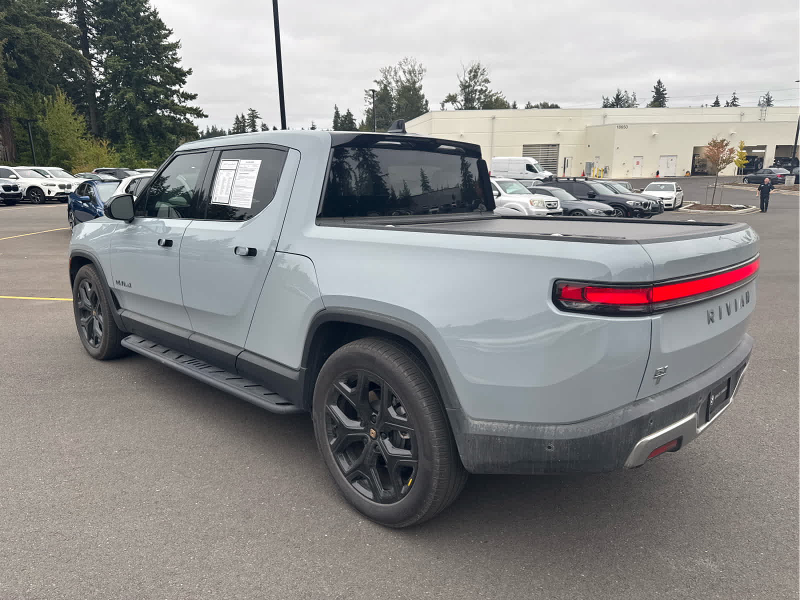Used 2025 Rivian R1T Adventure Dual AWD/4WD image 4