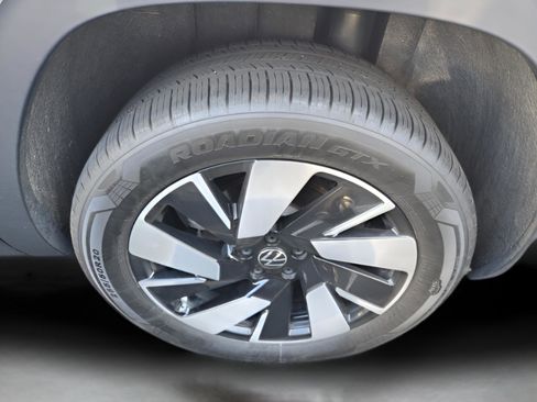 Used 2024 Volkswagen Atlas Cross Sport SE image 13