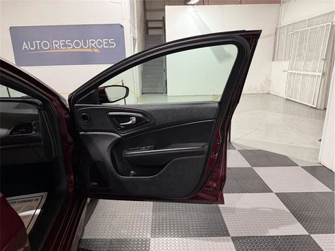 Used 2016 Chrysler 200 S w/ Navigation & Sound Group I image 28