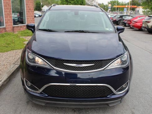 Used 2019 Chrysler Pacifica Touring-L FWD image 5