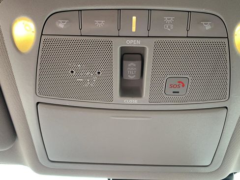 Used 2019 Nissan Rogue SL w/ Premium Package image 29