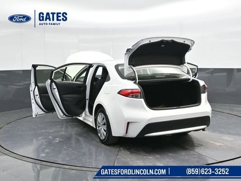 Used 2022 Toyota Corolla LE image 39