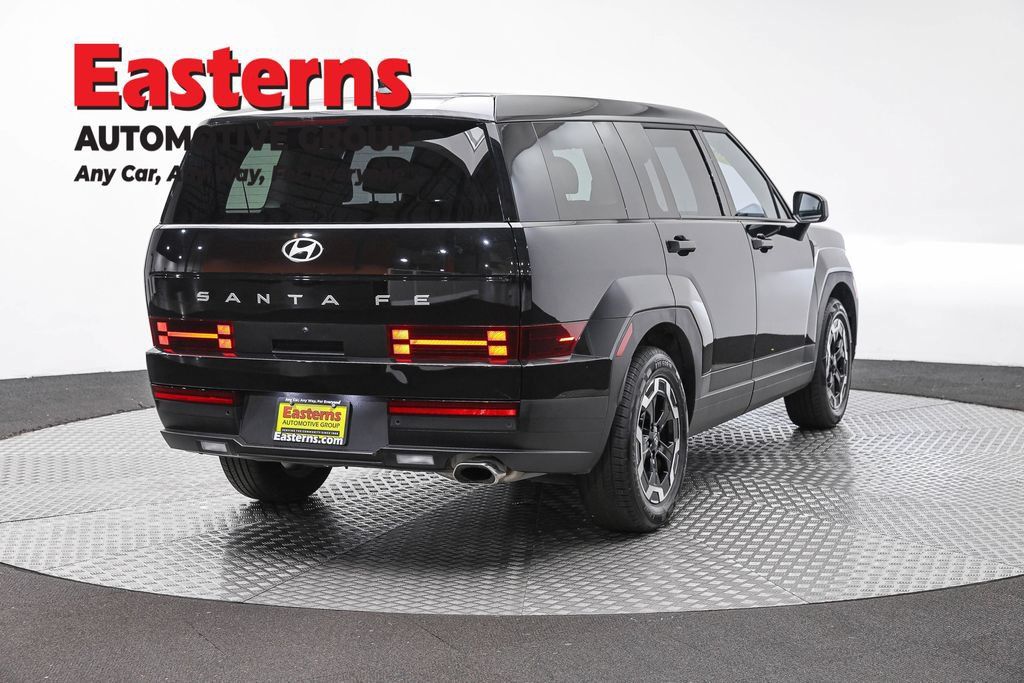 Used 2025 Hyundai Santa Fe SE FWD image 5
