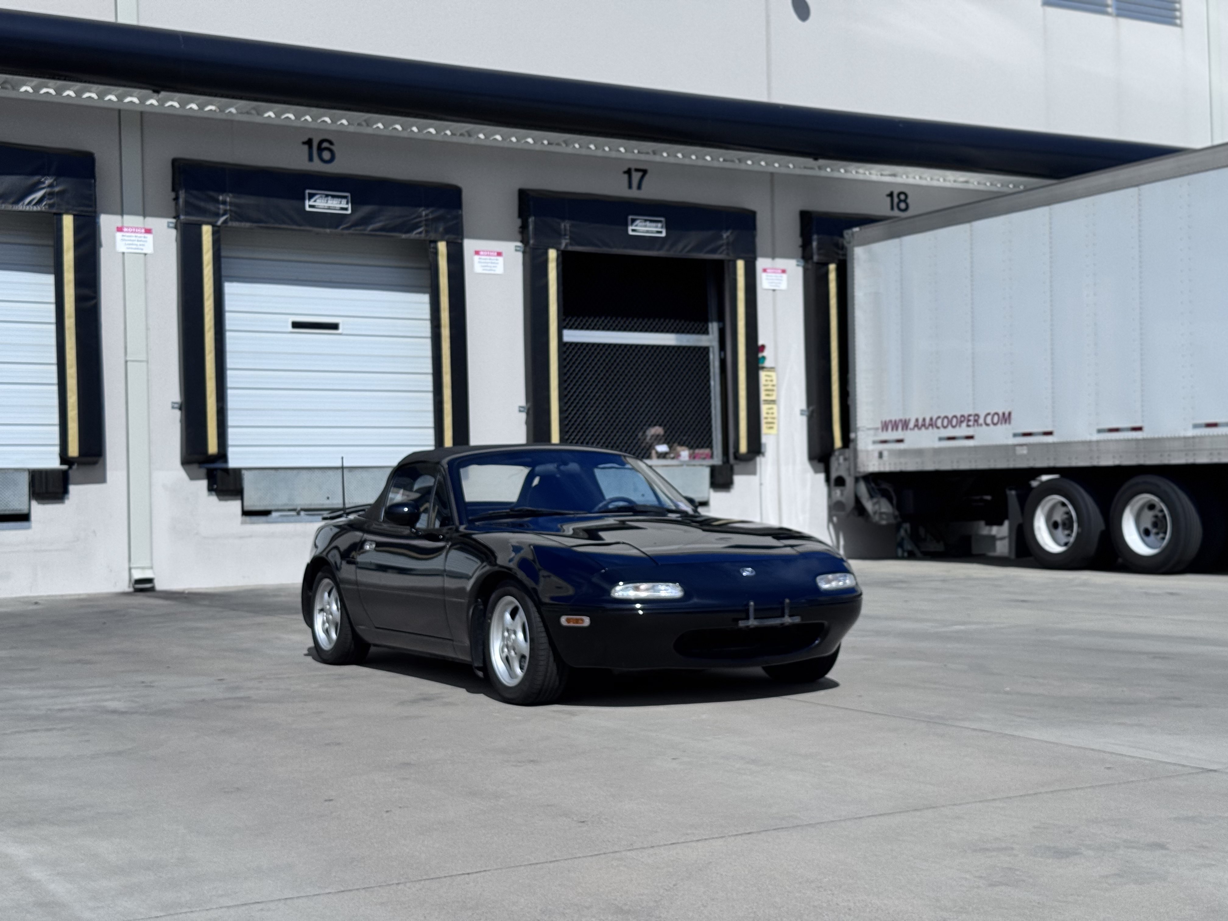 Used 1996 MAZDA MX-5 Miata RWD image 32