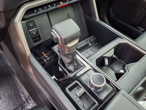 Used 2024 Toyota Tundra Limited AWD/4WD image 27
