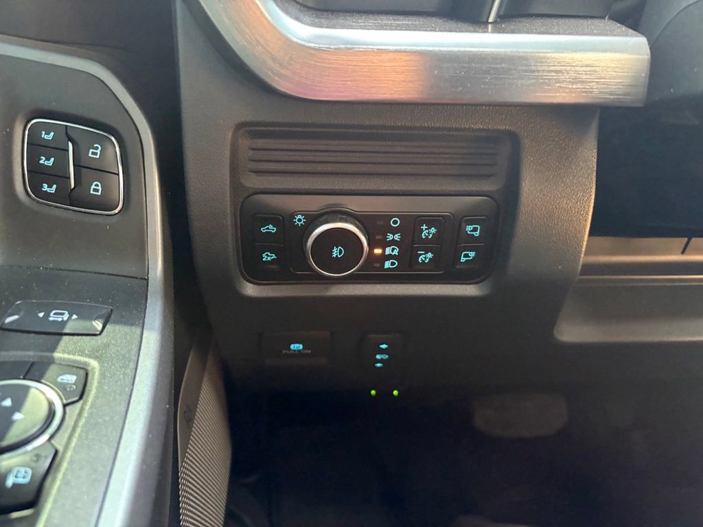 Used 2025 Ford F450 Lariat w/ Lariat Ultimate Package AWD/4WD image 16