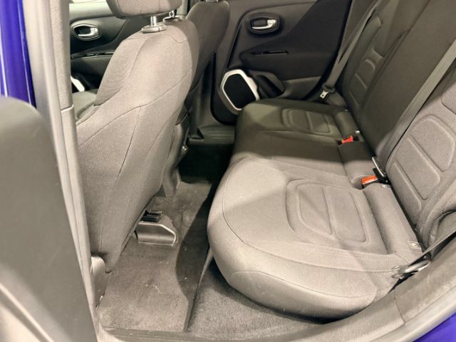 Used 2018 Jeep Renegade Latitude AWD/4WD image 18