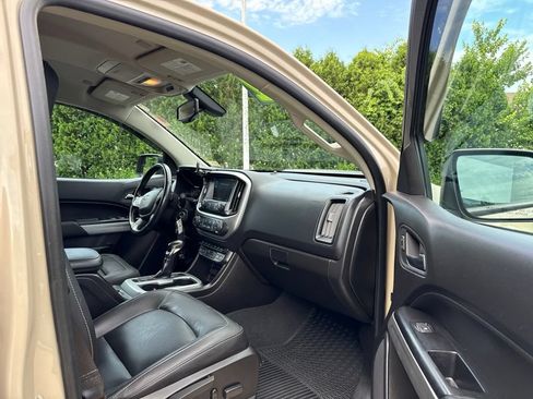 Used 2022 Chevrolet Colorado ZR2 AWD/4WD image 16