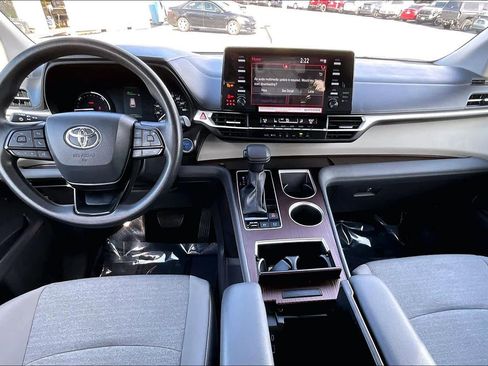 Certified 2024 Toyota Sienna LE image 15