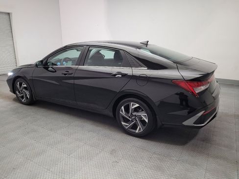 Used 2025 Hyundai Elantra Limited FWD image 3