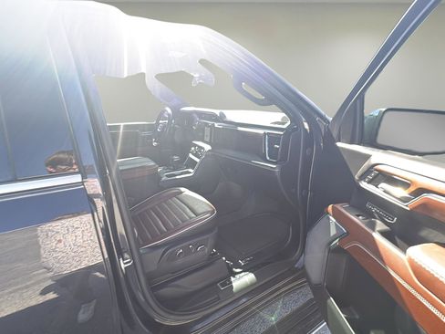 Used 2023 GMC Sierra 1500 Denali Ultimate image 29