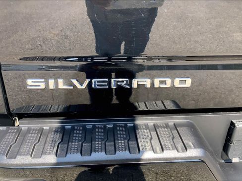 Used 2021 Chevrolet Silverado 1500 High Country w/ Technology Package AWD/4WD image 9