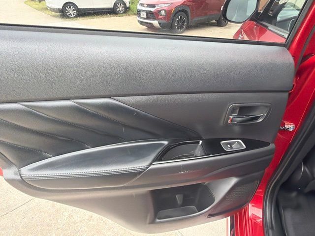 Used 2019 Mitsubishi Outlander SEL AWD/4WD image 14