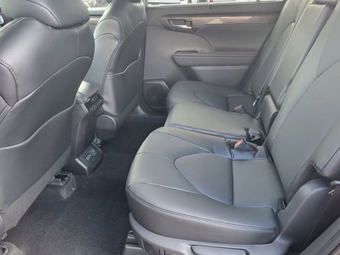New 2026 Toyota Highlander Limited image 14
