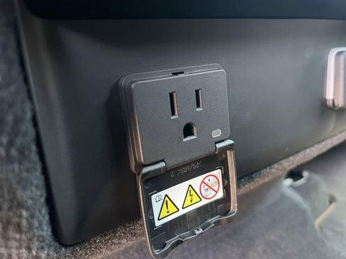 New 2024 Jeep Grand Wagoneer Series III w/ Rear Seat Video Group 1 image 33