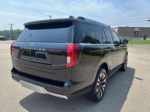 Certified 2025 Ford Expedition Platinum w/ Driver's Package AWD/4WD image 4