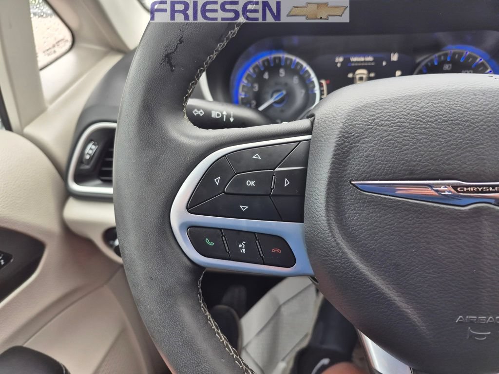 Used 2023 Chrysler Pacifica Touring-L FWD image 14