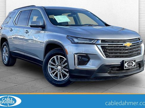 Used 2023 Chevrolet Traverse LT image 1