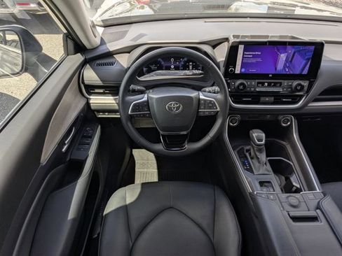 Used 2025 Toyota Grand Highlander FWD image 20