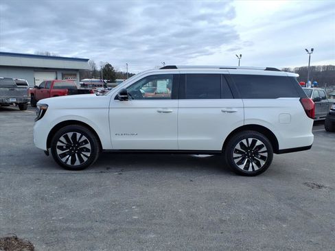 New 2025 Ford Expedition Platinum w/ Driver's Package image 2