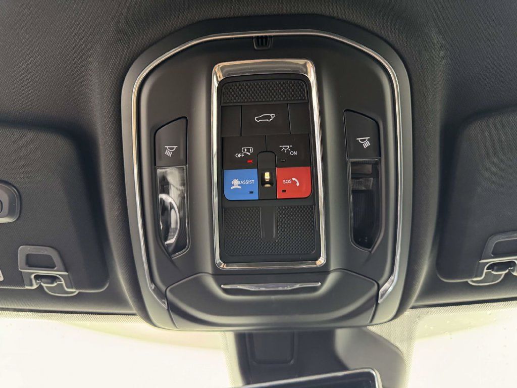 Used 2024 Jeep Grand Cherokee Trailhawk w/ Luxury Tech Group III AWD/4WD image 25