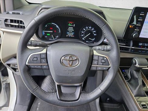 Used 2022 Toyota Sienna XLE FWD image 13