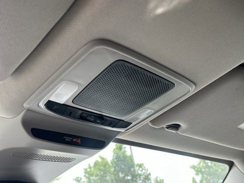 Used 2025 Honda HR-V LX image 17