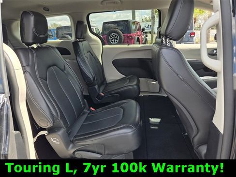 Certified 2024 Chrysler Pacifica Touring-L image 17