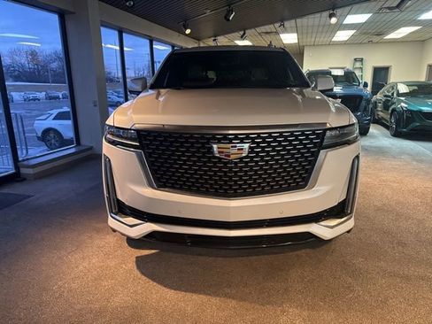 Used 2023 Cadillac Escalade ESV Premium Luxury image 2