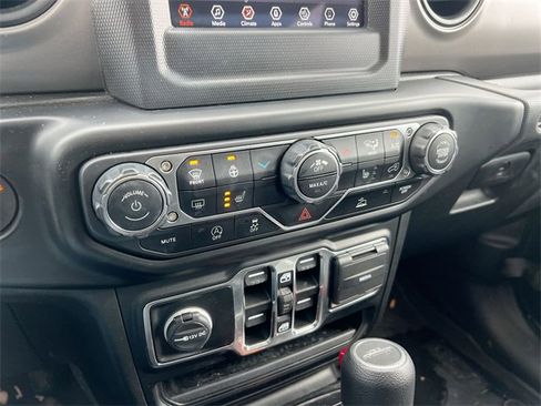 Used 2022 Jeep Gladiator Willys image 11