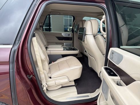 Used 2019 Lincoln Navigator L Reserve image 28
